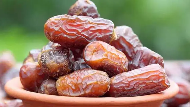 इस एक फल के हैं 5 जादुई फायदे, जानिए खजूर खाने के फायदे
