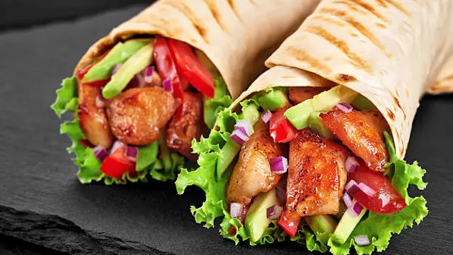 चिकन शवरमा रेसिपी (Chicken Shawarma Recipe)