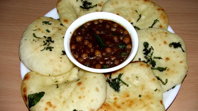 क्रिस्पी कुलचा रेसिपी ( Crispy Kulcha Recipe )