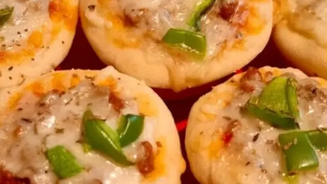 Katori Bread Pizza Recipe: ब्रेकफास्ट या फिर स्नैक्स में बनाएं बच्चों का पसंदीदा ब्रेड पिज्जा, मिनटों में हो जाएगा तैयार