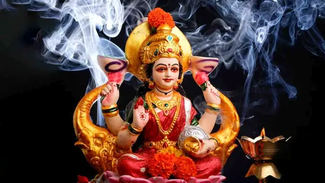 शुक्रवार के दिन करें ये जरूरी उपाय, होंगी मां लक्ष्मी प्रसन्न और करेंगी धन की वर्षा