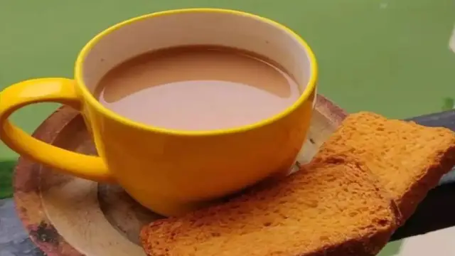 Health Tips: क्या आप भी चाय के साथ खाते हैं रस्क? तो हो जाएं सावधान