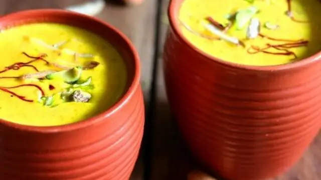 गर्मी में बादाम का दूध बनाने की रेसिपी (Badam Milk Recipe)