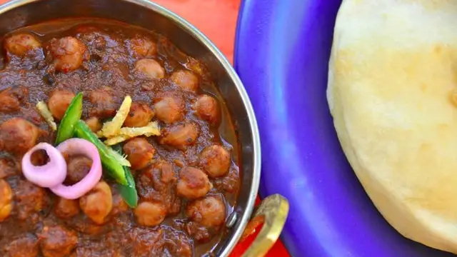 Punjabi Chhole Bhature Recipe In Hindi: पंजाबी छोले भटूरे ऐसे बनाएं