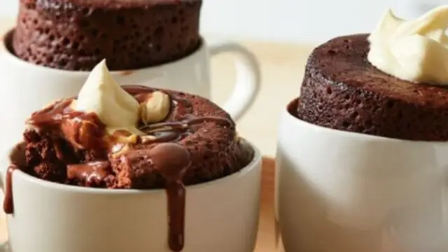 5 Minute Chocolate Mug Cake Recipe: 5 मिनट में बनकर तैयार हो जाता है ये चॉकलेट कप केक, देखते ही बच्चों का जी ललचाएगा