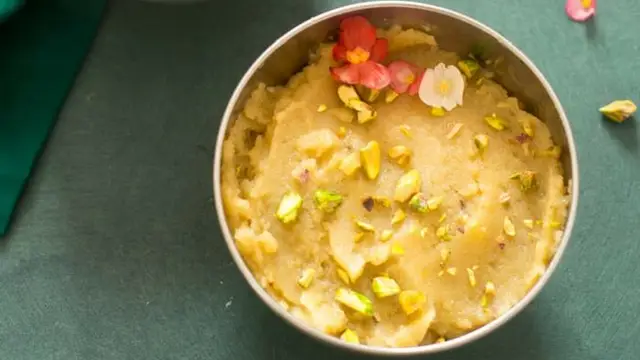 Sweet Treat Recipe: खाने के बाद मीठा खाने का है मन? तो झटपट से बनाएं टेस्टी यम्मी ज्वार केला शीरा! जानें रेसिपी