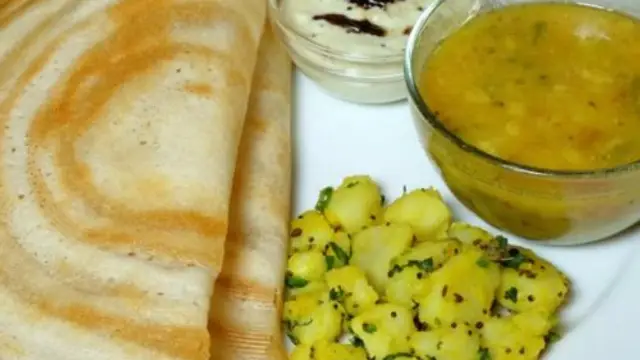 Onion Dosa Recipe: नोट कर लीजिये बाजार जैसा टेस्टी प्याज वाला डोसा बनाने की आसान रेसिपी