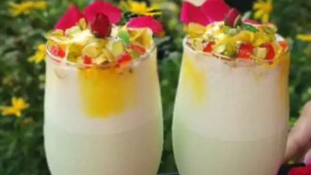 कुल्फी से बनाएं केसर पिस्ता शेक (Kesar Pista Shake Recipe)