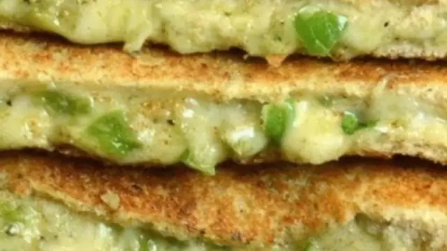 Chilli Cheese Toast Sandwich: जब बच्चे खाने को मांगें कुछ मजेदार तो फटाफट बनाएं चिल्ली टोस्ट सैंडविच, जाने रेसिपी