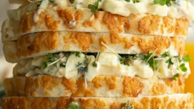 नाश्ते में ट्राई करें चीज़ी मायो टोस्ट की रेसिपी (Cheesy Mayo Sandwich Recipe)