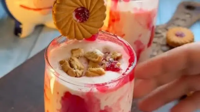 बच्चों के लिए बनाएं जिम जैस मिल्कशेक (Jim Jam Milkshake Recipe)