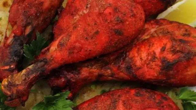 Punjabi Tandoori Chicken Recipe: रात के डिनर में बनाएं इस खास तरीके से तंदूरी चिकन, नहीं लगेगा ज्यादा वक्त! बस आप एक घंटे में कर सकते हैं तैयार