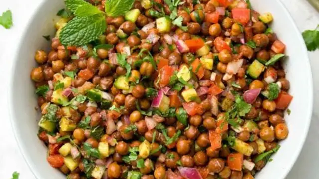 चना स्प्राउट सलाद खाकर शरीर में आ जाएगी पहलवान जैसी शक्ति, जानें आसान रेसिपी