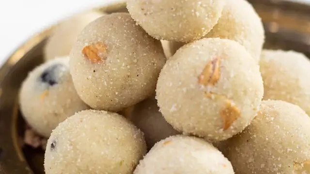 रवा के लड्डू की रेसिपी (Rava Laddoo Recipe)
