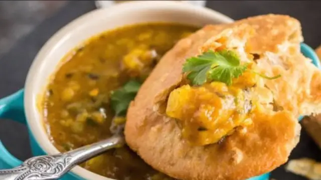 Khasta kachori Recipe In Hindi: बाजार जैसी खस्ता कचौड़ी घर पर बनाएं