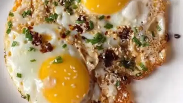 चिल्ली ऑयल एग्स ( Chilli Oil Eggs Recipe )
