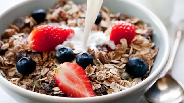 फ्रेश फ्रूट मूसली रेसिपी (Fresh Fruit Muesli Recipe)
