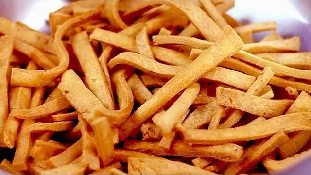 नमक पारे रेसिपी (Namak Pare Recipe)
