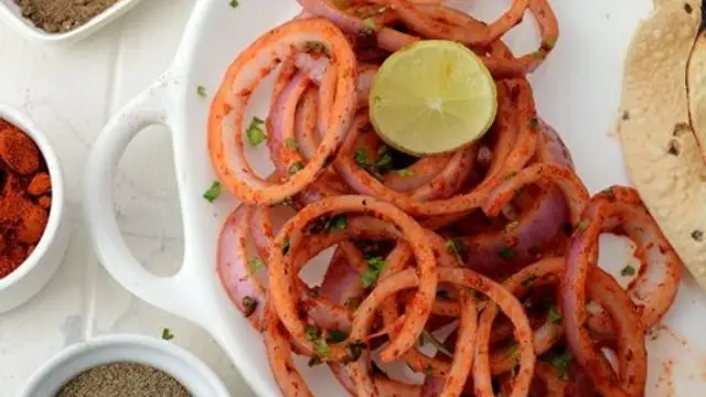 ग्रीन लच्छा प्याज की रेसिपी (Green Laccha Onion Recipe)