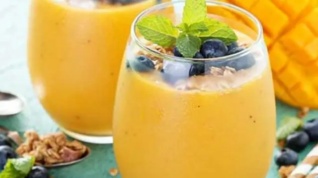गर्मियों में जरुर ट्राई करें मैंगो ओट्स स्मूदी की आसान रेसिपी (Mango Oats Smoothie Recipe)