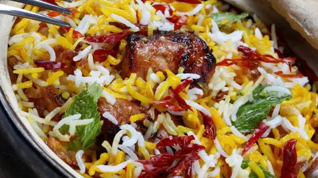 Awadhi Biryani Banane Ki Vidhi: घर पर तैयार करें अवधी बिरयानी