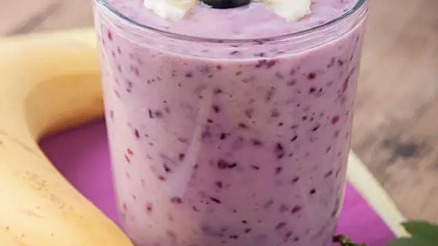 ब्लैक करंट बनाना स्मूदी की रेसिपी (Black Currant Banana Smoothie Recipe)