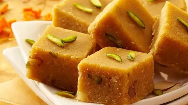 घर में बनाए बेहद ही लाजवाब आमपाक, खुद मिलेगी तारीफ़