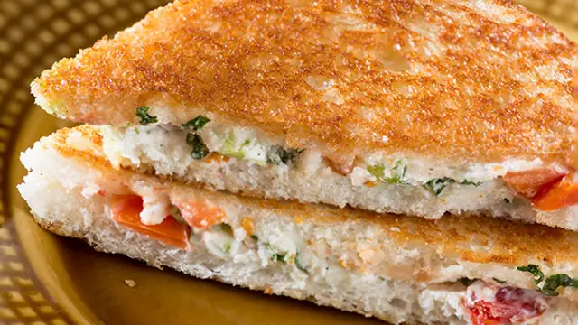 हंग कर्ड सैंडविच रेसिपी (Hung Curd Sandwich Recipe)