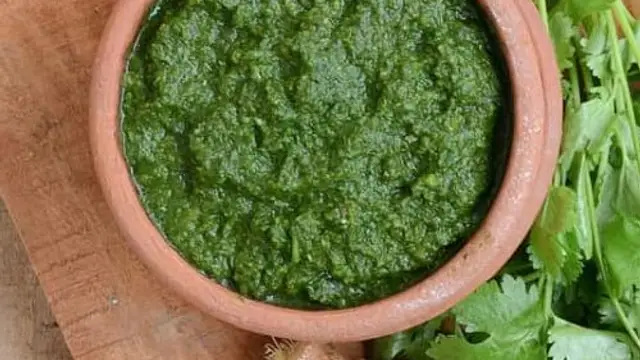 गर्मियों में ट्राई करें हरे धनिया की चटपटी चटनी बनाने की रेसिपी (Green Chutney Recipe)