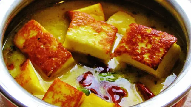 Kashmiri Paneer Recipe: वही पुराना पनीर मसाला खाकर हो गए है बोर? तो ट्राई करें मसालेदार कश्मीरी पनीर!