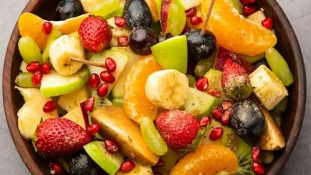 चटपटी फ्रूट चाट बनाने की आसान रेसिपी (Fruit Chaat Recipe)