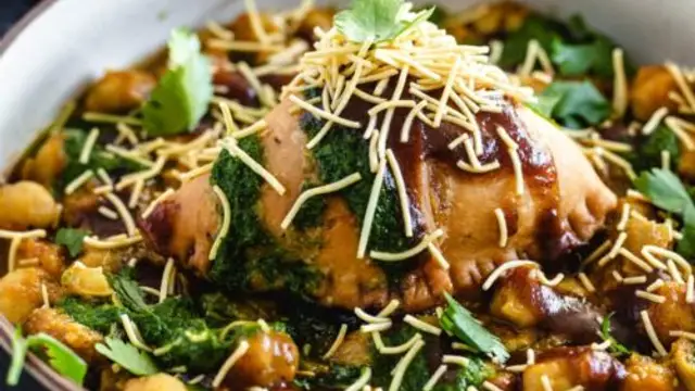 Samosa Chaat Recipe: झटपट तैयार हो जाएगी ‘समोसा चाट’, बच्चों का वीकेंड बन जाएगा खास, मिलेंगी ढेर सारी तारीफें!