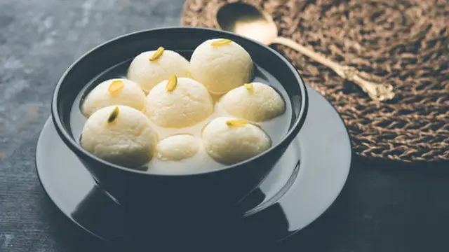 रसगुल्ला रेसिपी (Rasgulla Recipe)