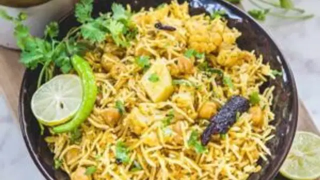 लंच में बनाएं टेस्टी और हेल्दी चना पुलाव रेसिपी (Chana Pulao Recipe)