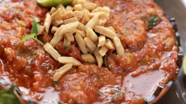 Tomato Chaat: बारिश के मौसम में बनाएं चटपटी टमाटर चाट, बेहद आसान है इसकी रेसिपी