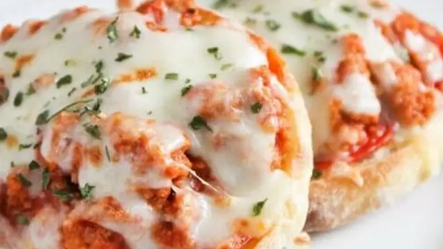 बर्गर बन पिज्जा बनाने की रेसिपी (Burger Bun Pizza Recipe)