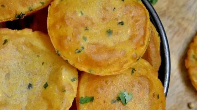 Makke Ki Puri Recipe: झटपट बनाएं मक्के की पूड़ी, हर सब्जी के साथ लगेगी बहुत ही स्वादिष्ट..सब करेंगे जमकर तारीफ