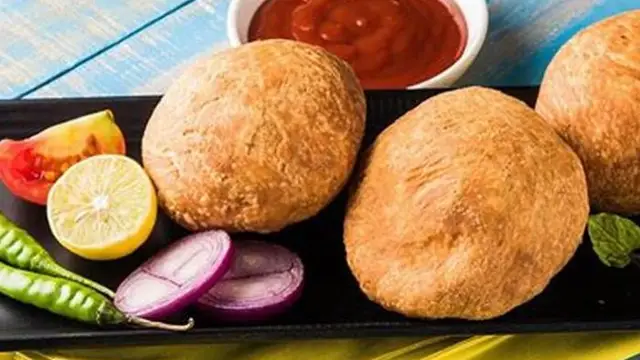 आलू की कचौड़ी बनाने की रेसिपी (Aloo Kachori Recipe In Hindi)