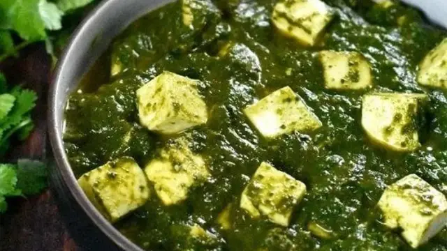 Saag Paneer Recipe: घर पर बनाएं स्वादिष्ट साग पनीर रेसिपी