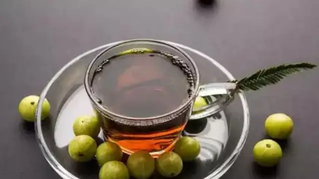 Amla Ke Chai Ke Fayde In Hindi: बीपी और मोटापे से हैं परेशान? तो आंवले की चाय आपके लिए है वरदान