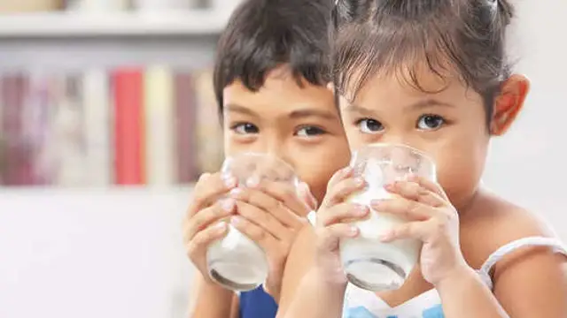 बच्चों की सेहत के साथ मत करें खिलवाड़, उन्हें दें ये एनर्जी बूस्टर और सेहतमंद ड्रिंक्स