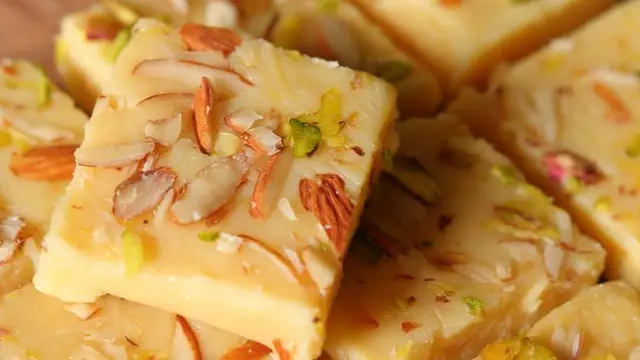 मिल्क पाउडर बर्फी रेसिपी (Milk Powder Burfi Recipe)