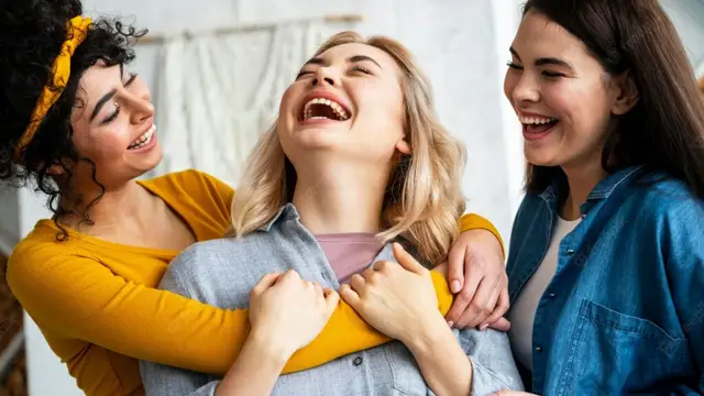 खुल कर हंसना करता है स्वास्थ्य के लिए दवा का काम, जानें इसके चमत्कारी फायदे और हंसे सुबह-शाम