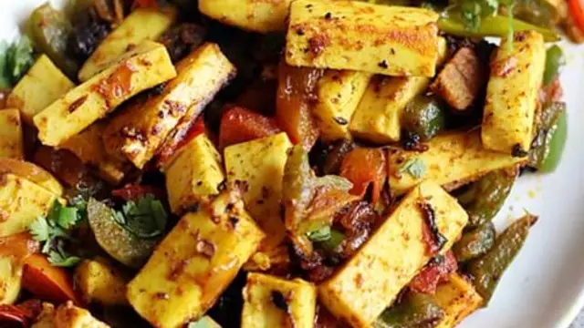 डिनर में बनाएं पनीर खुरचन की लजीज सब्जी (Paneer Khurchan Recipe)
