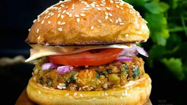 मैकडोनाल्ड्स स्टाइल मैक आलू टिक्की बर्गर रेसिपी ( McDonalds Style McAloo Tikki Burger Recipe )