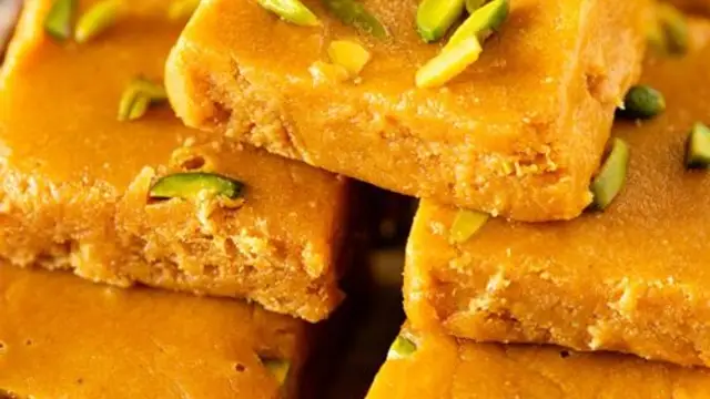 बेसन की बर्फी रेसिपी ( Besan Ki Barfi Recipe )