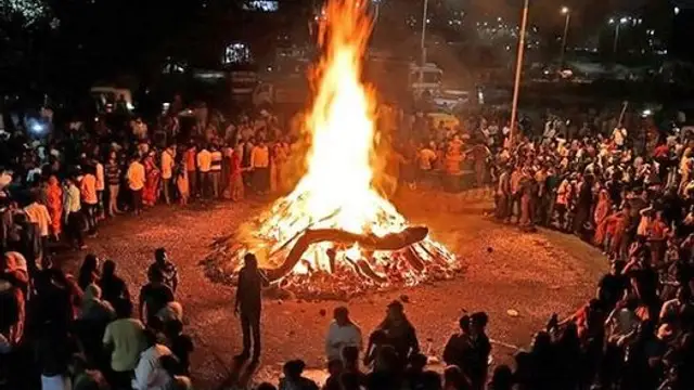 Holika Dahan 2023: ऐसे लोग भूलकर भी न देखें होलिका की अग्नि, जीवन पर आ सकता है संकट