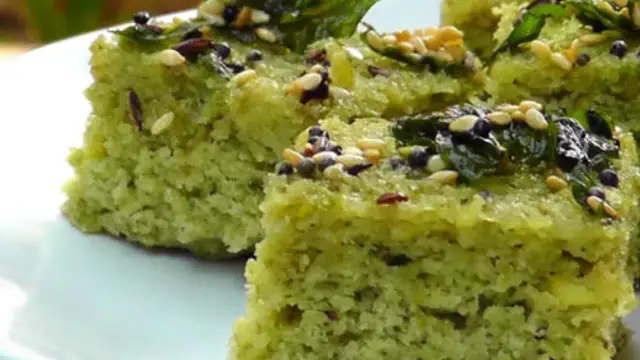 Green Moong Dal Dhokla Recipe: ब्रेकफास्ट में बनाएं पौष्टिकता से भरपूर हरा मूंग दाल ढोकला