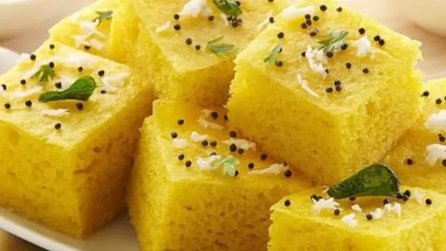 एकदम सॉफ्ट और स्पंजी खमन ढोकला बनाएं, इस तरीके से करें तैयार, खाने वालों के मुंह से निकलेगी तारीफ