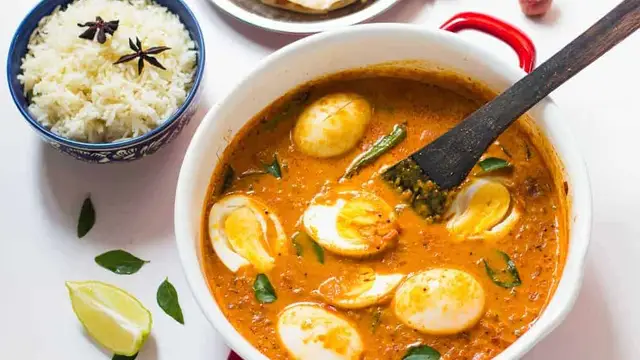 इस नए स्टाइल से अंडा करी बनाओगे, तो उंगलियां चाटते रह जाओगे